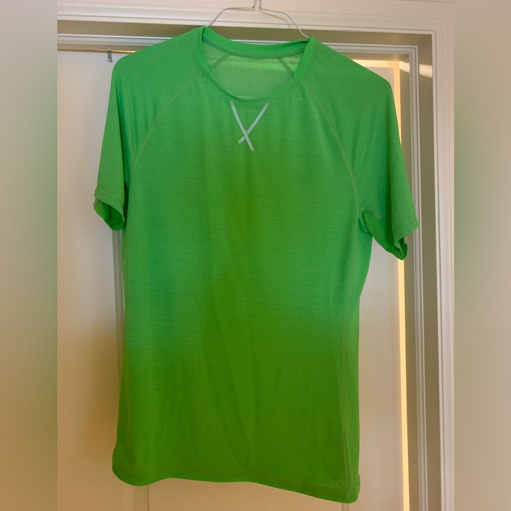 LULULEMON men’s short-sleeve shirt. Clothing tag off - lightly worn.